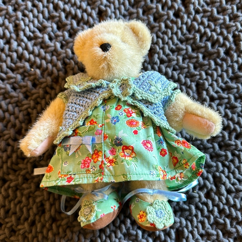 Muffy Vander Bear collectible “Picking Posies”